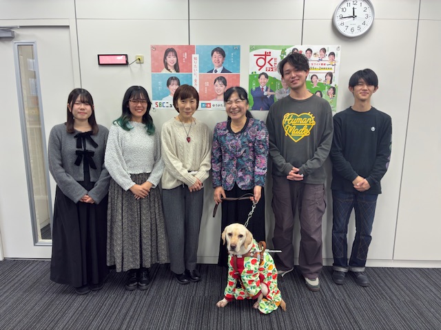 ���^���̋L�O�ʐ^�F����z�q�搶�A���s�����w�w���̊F����A�L�򗢎}�q�����ăA�C���C�g